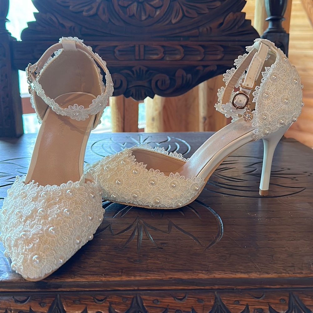Ivory and pearl high heel lacy shoes.